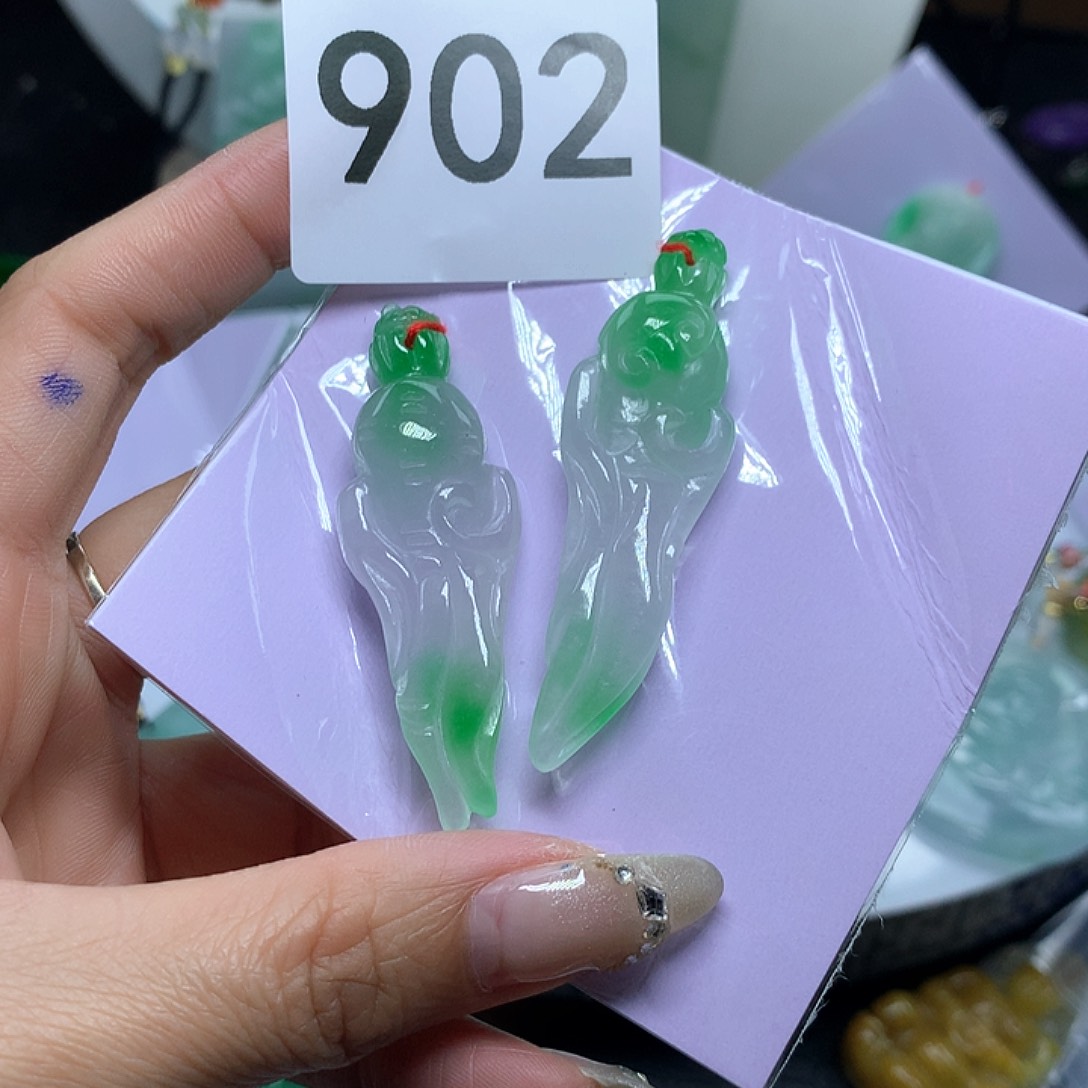 翡翠吊坠(赠链)未镶嵌