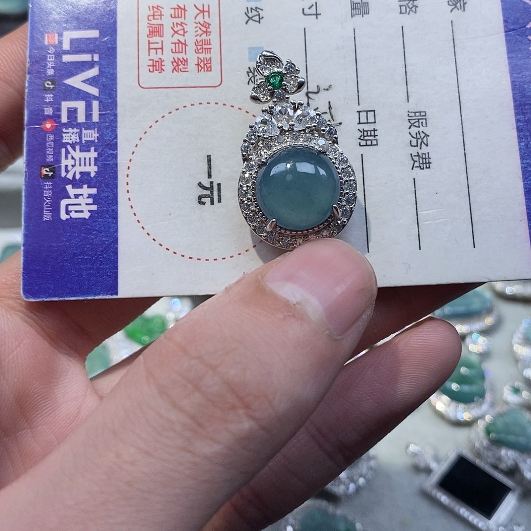 翡翠颈饰未镶嵌翡翠