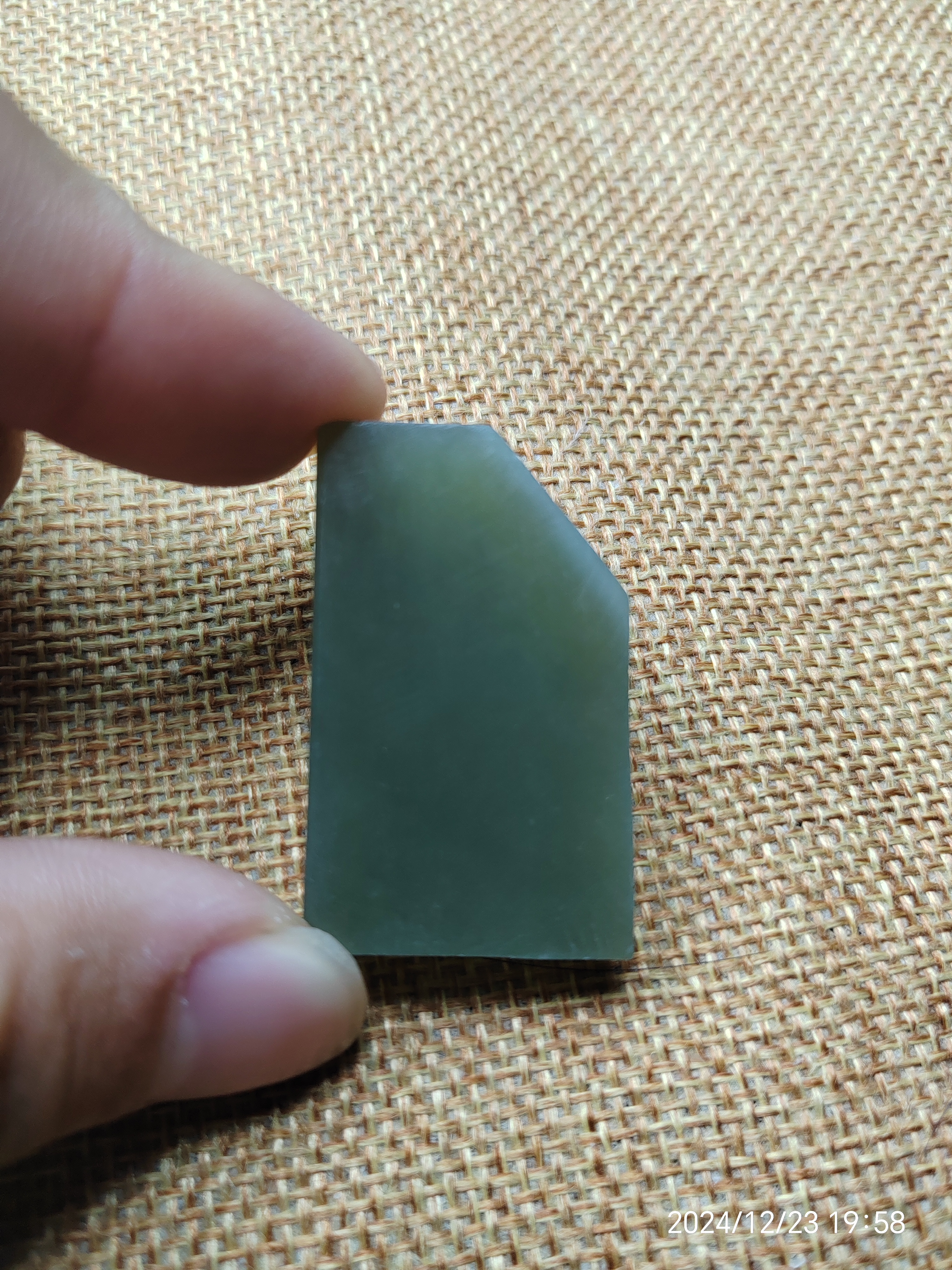 和田玉青海料湖水绿挂件
