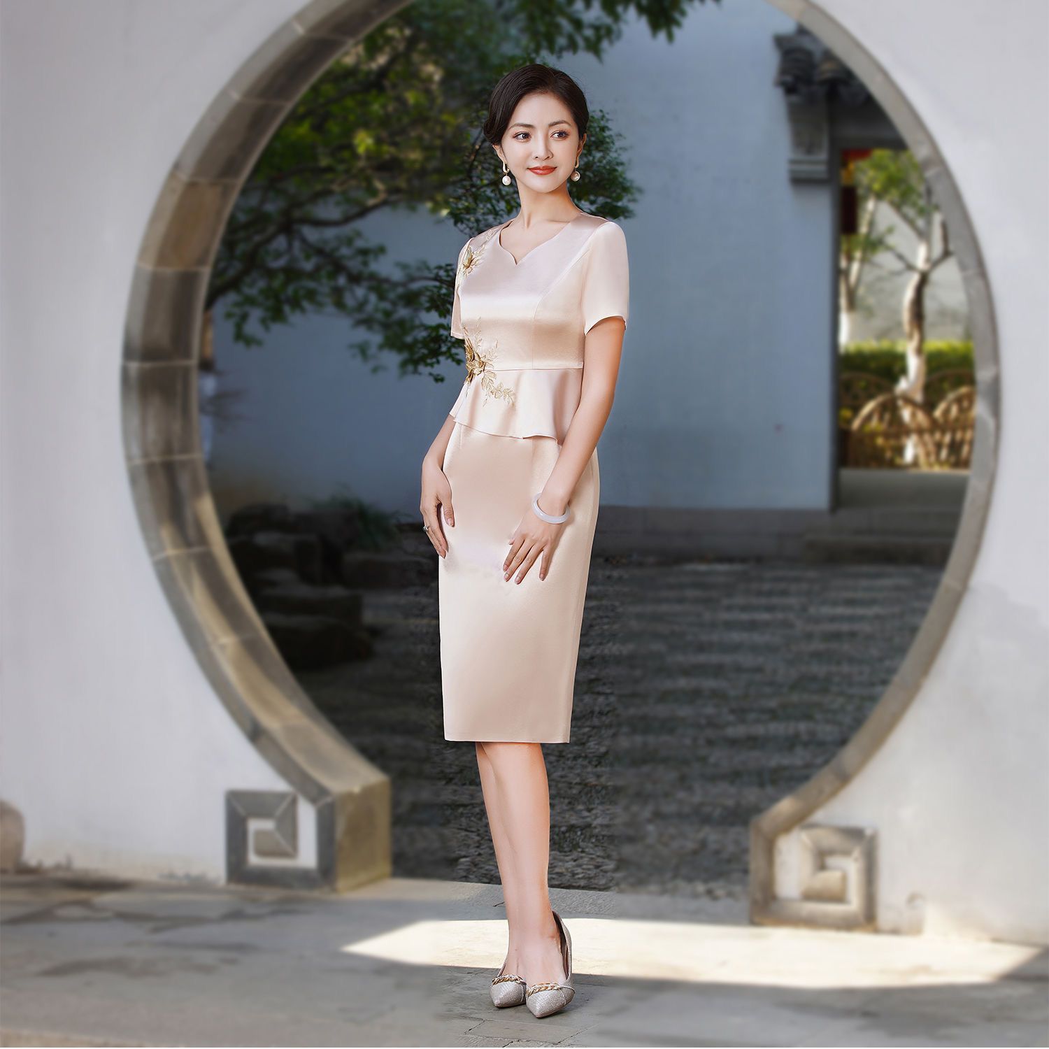 品牌时尚显瘦婚礼妈妈短袖假两件夏季新款刺绣喜婆婆婚宴礼服裙