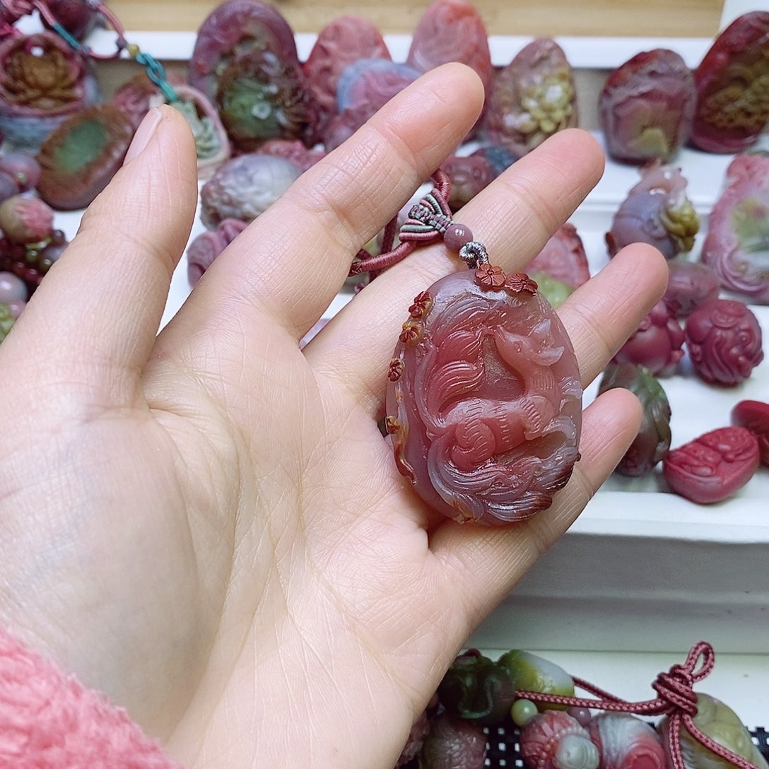 玛瑙/玉髓盐源玛瑙吊坠未镶嵌