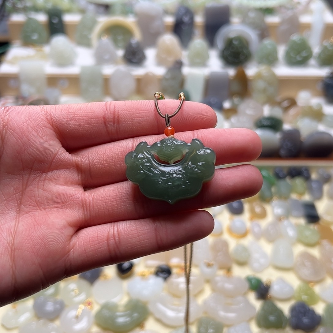 和田玉吊坠(赠链)未镶嵌