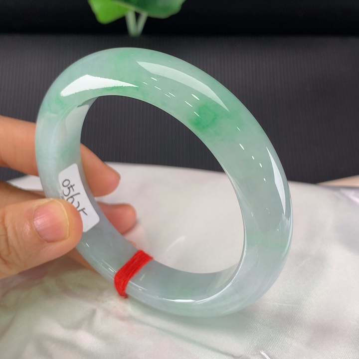 翡翠未镶嵌手镯正圈58
