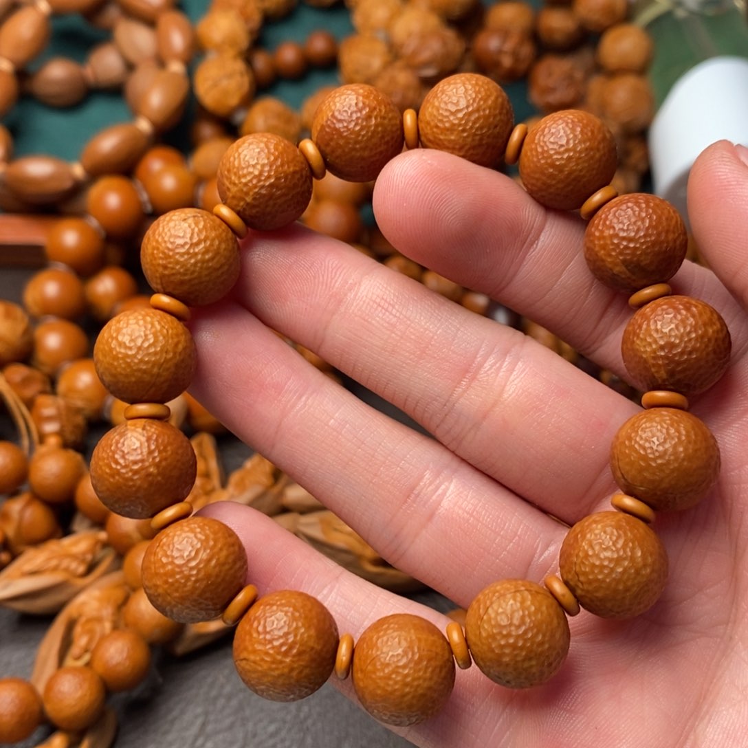 橄榄核吊坠猜*清橄榄核