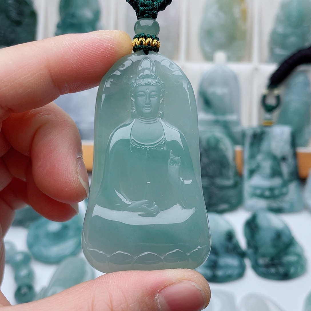翡翠未镶嵌颈饰素衣观音