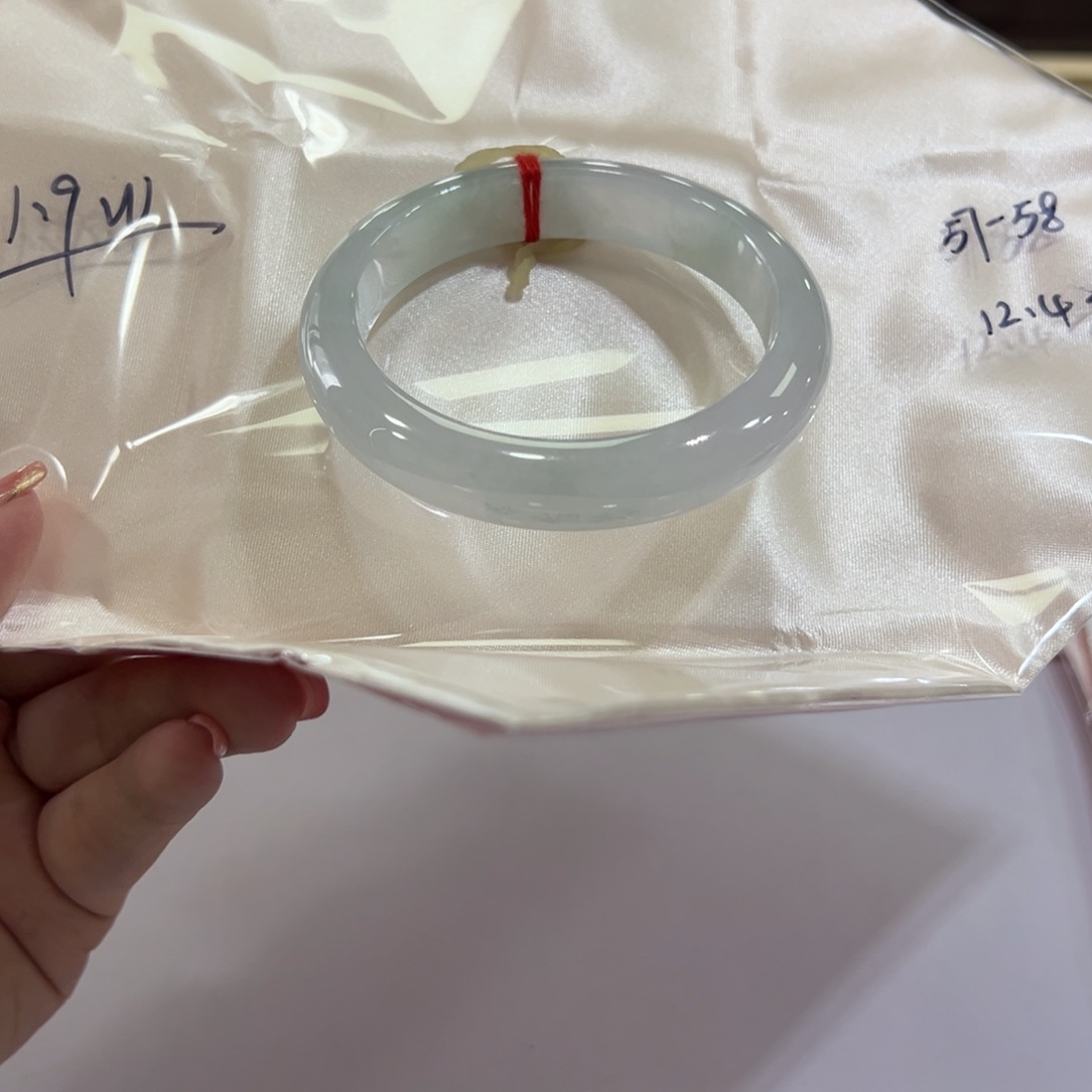 欢****翡翠手镯未镶嵌手镯