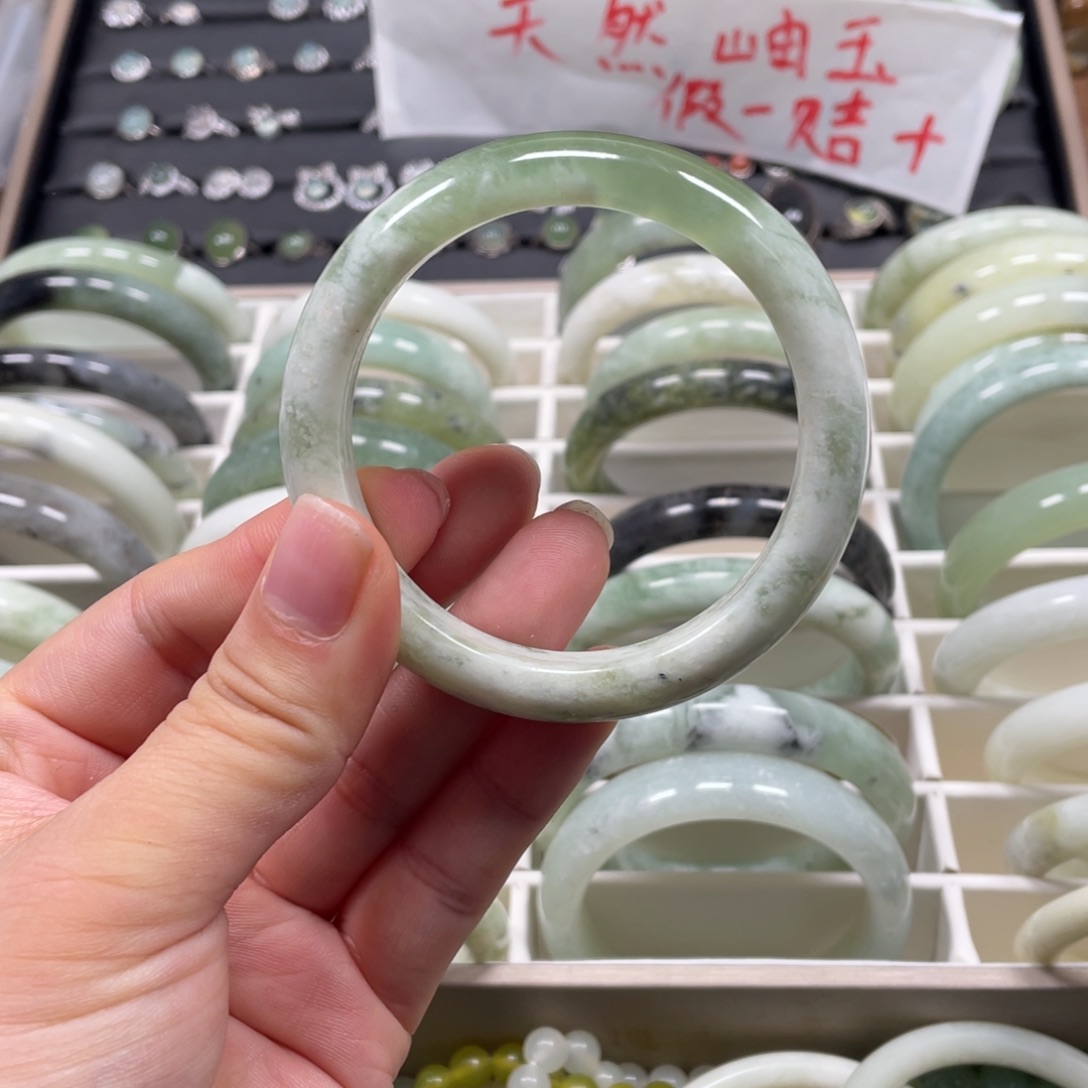 蛇纹石玉未镶嵌手镯56口径福利款有瑕疵