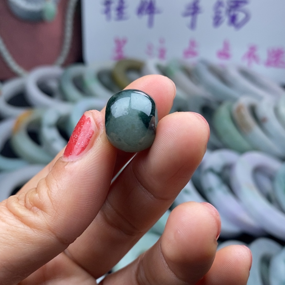 翡翠吊坠(赠链)未镶嵌