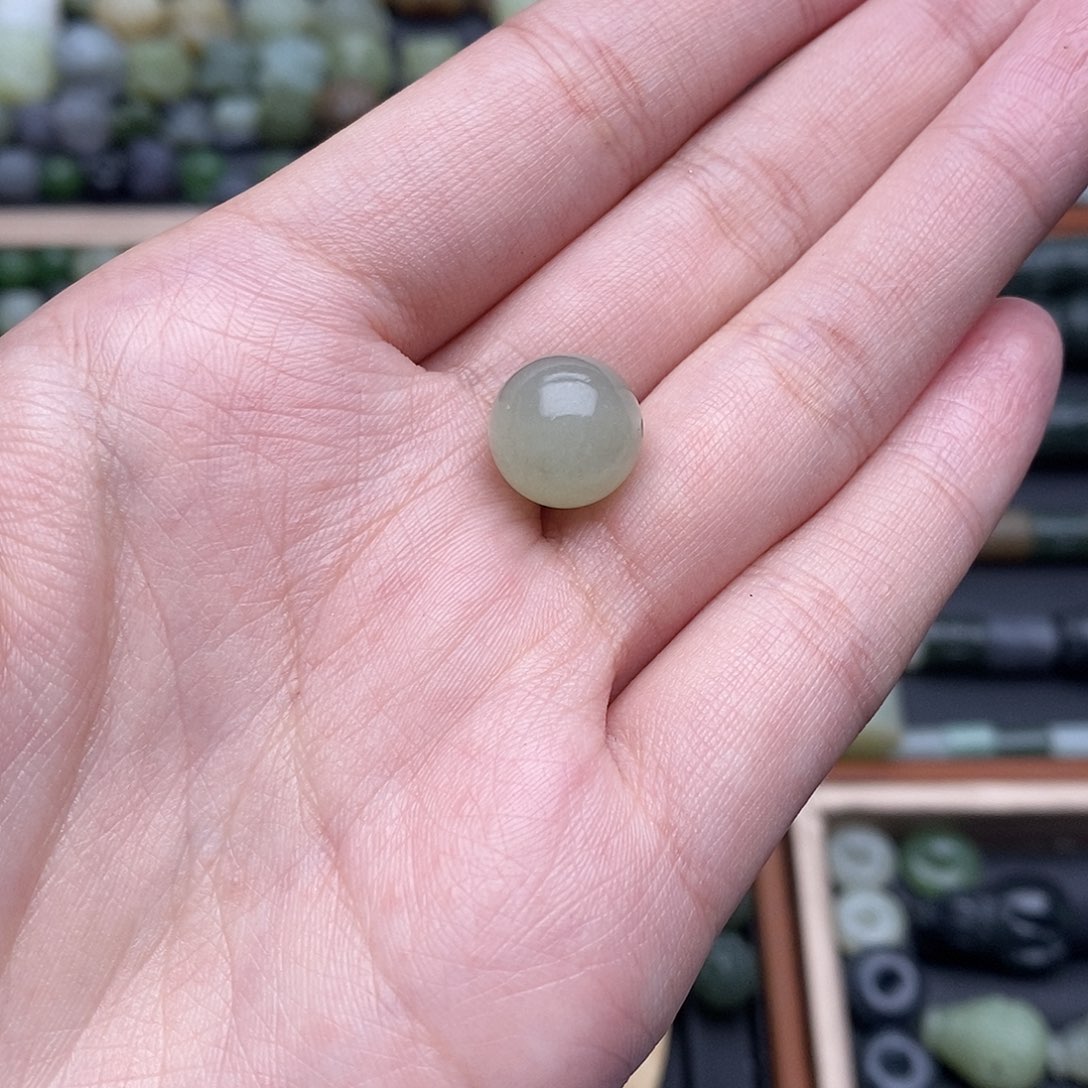 邹***技和田玉未镶嵌珠宝半成品