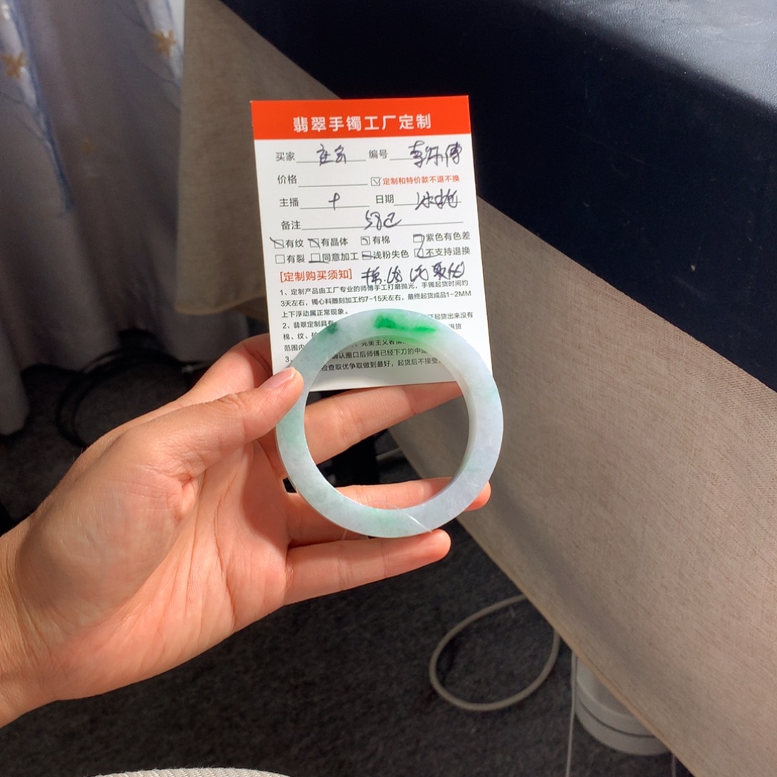 社***哥定制翡翠未镶嵌翡翠手镯