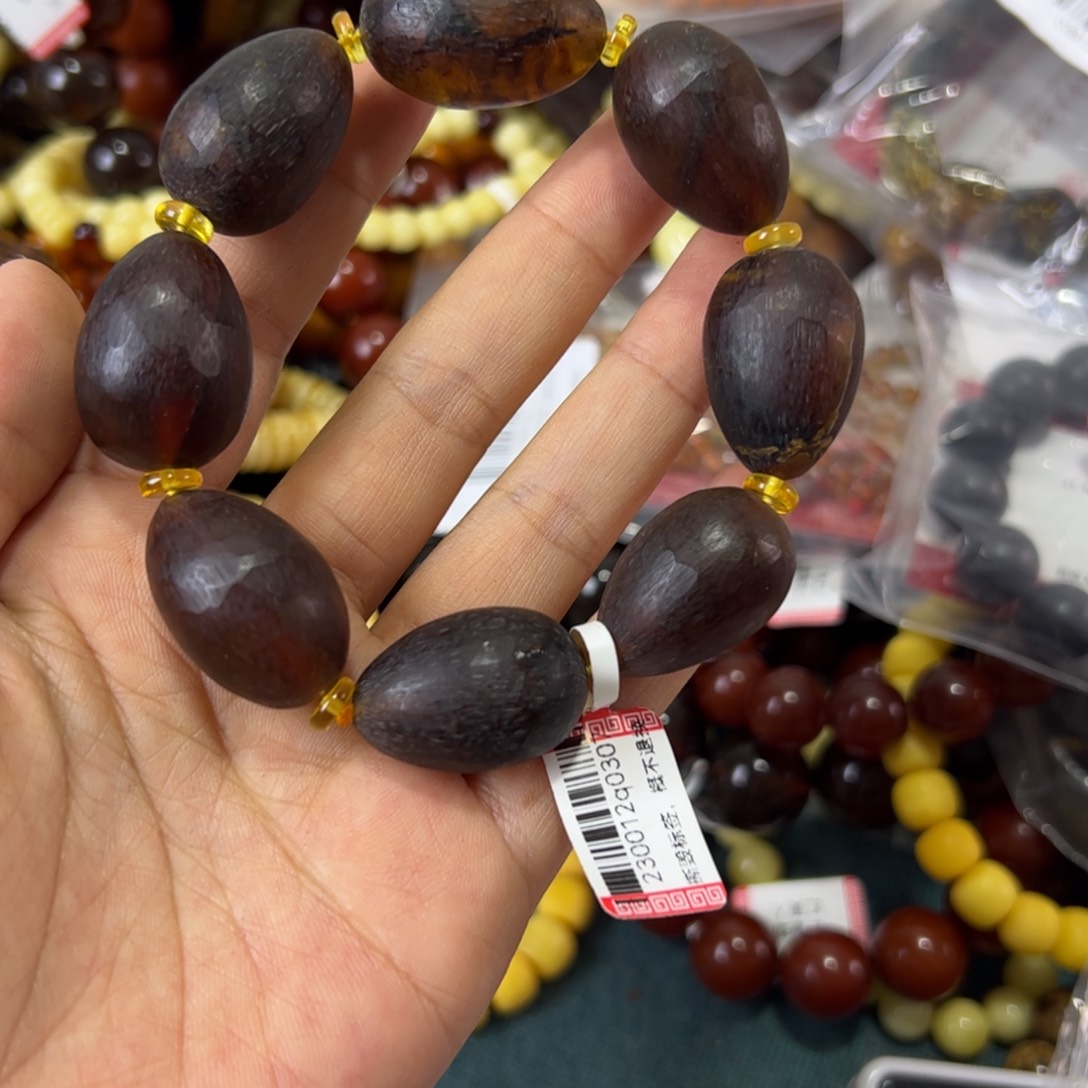 未镶嵌琥珀珠宝奇石325