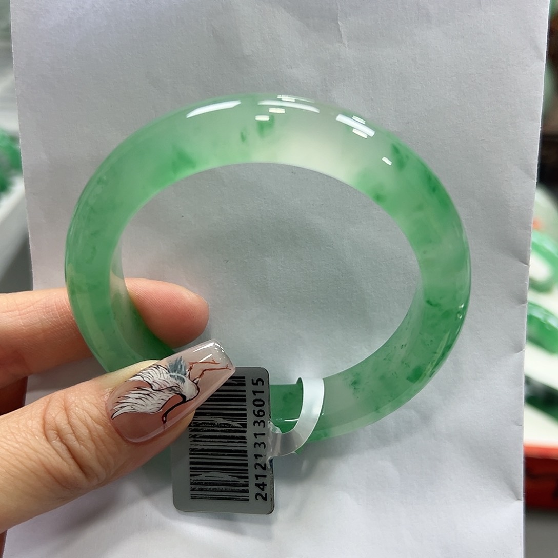 石英质玉手镯未镶嵌永****?