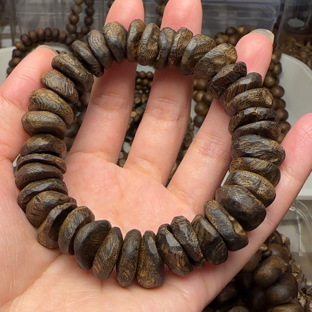 沉香手串山*单圈沉水树丁包壳老料30克海南莺歌绿