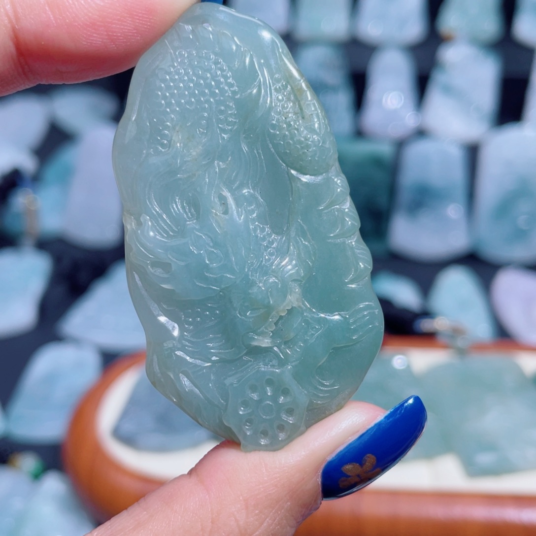 翡翠未镶嵌颈饰龙牌