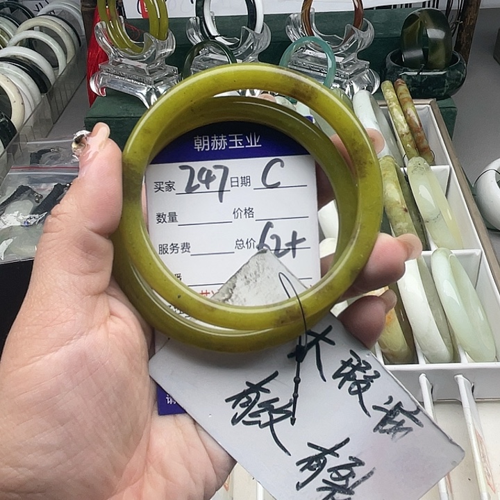 蛇纹石玉未镶嵌手镯
