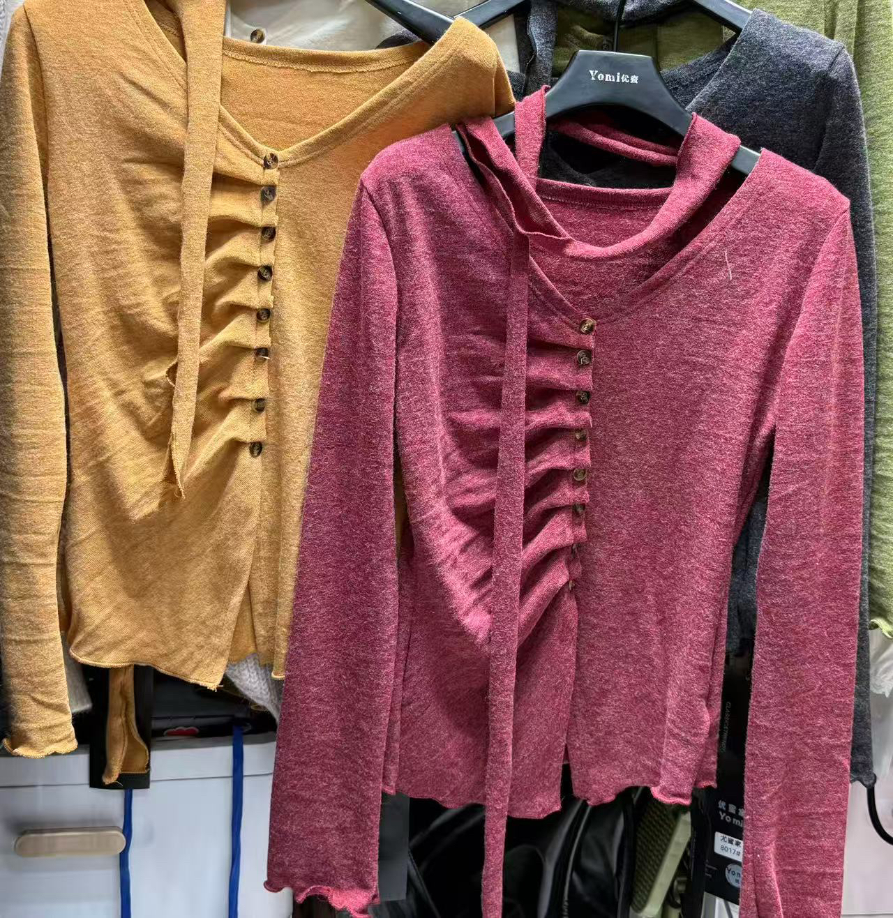 【CPL】8107褶皱女显瘦V领针织上衣