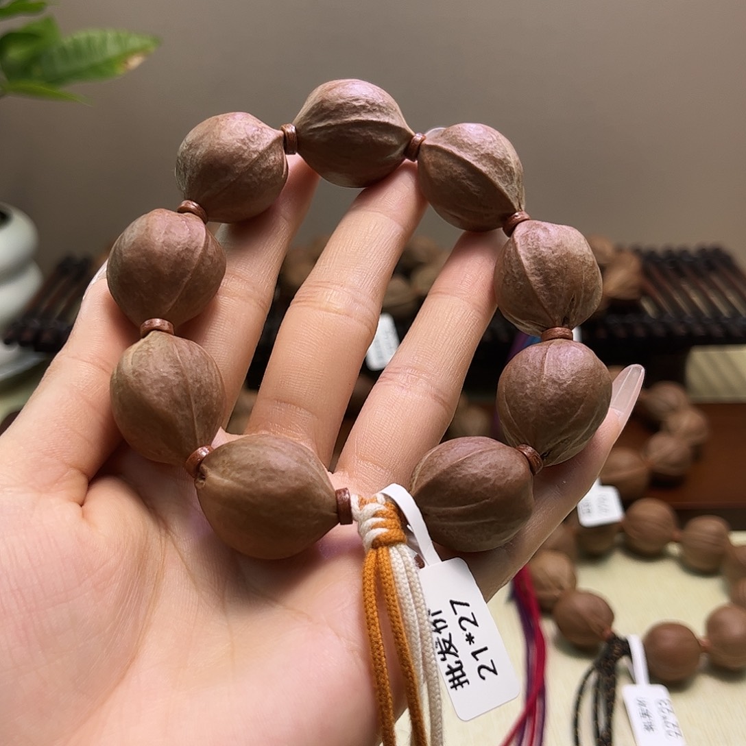 w***_橄榄核吊坠梅林铁核文玩手串