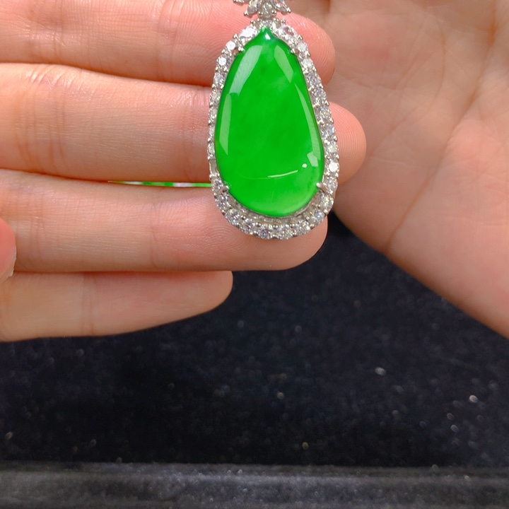 翡翠银S925镶嵌颈饰一个