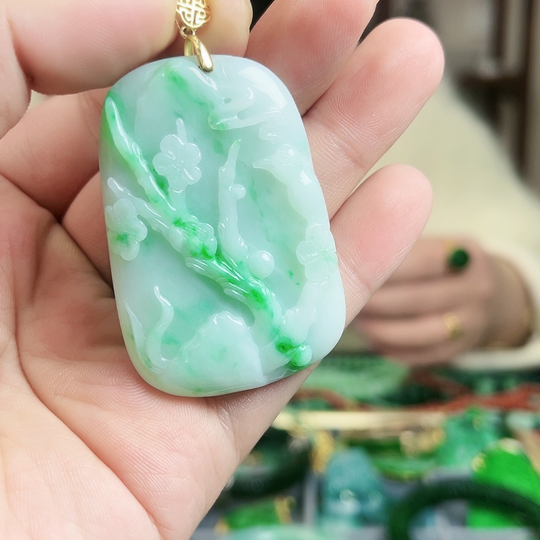 翡翠颈饰18K金镶嵌吊坠