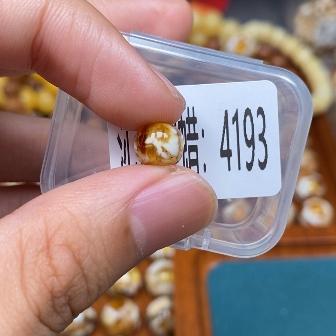 蜜蜡未镶嵌珠宝奇石4193