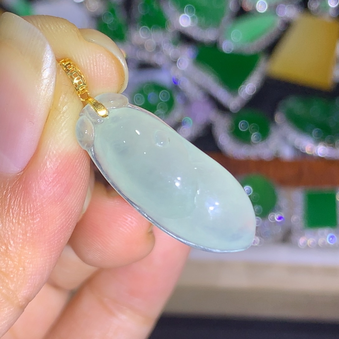 翡翠18K金镶嵌颈饰9、