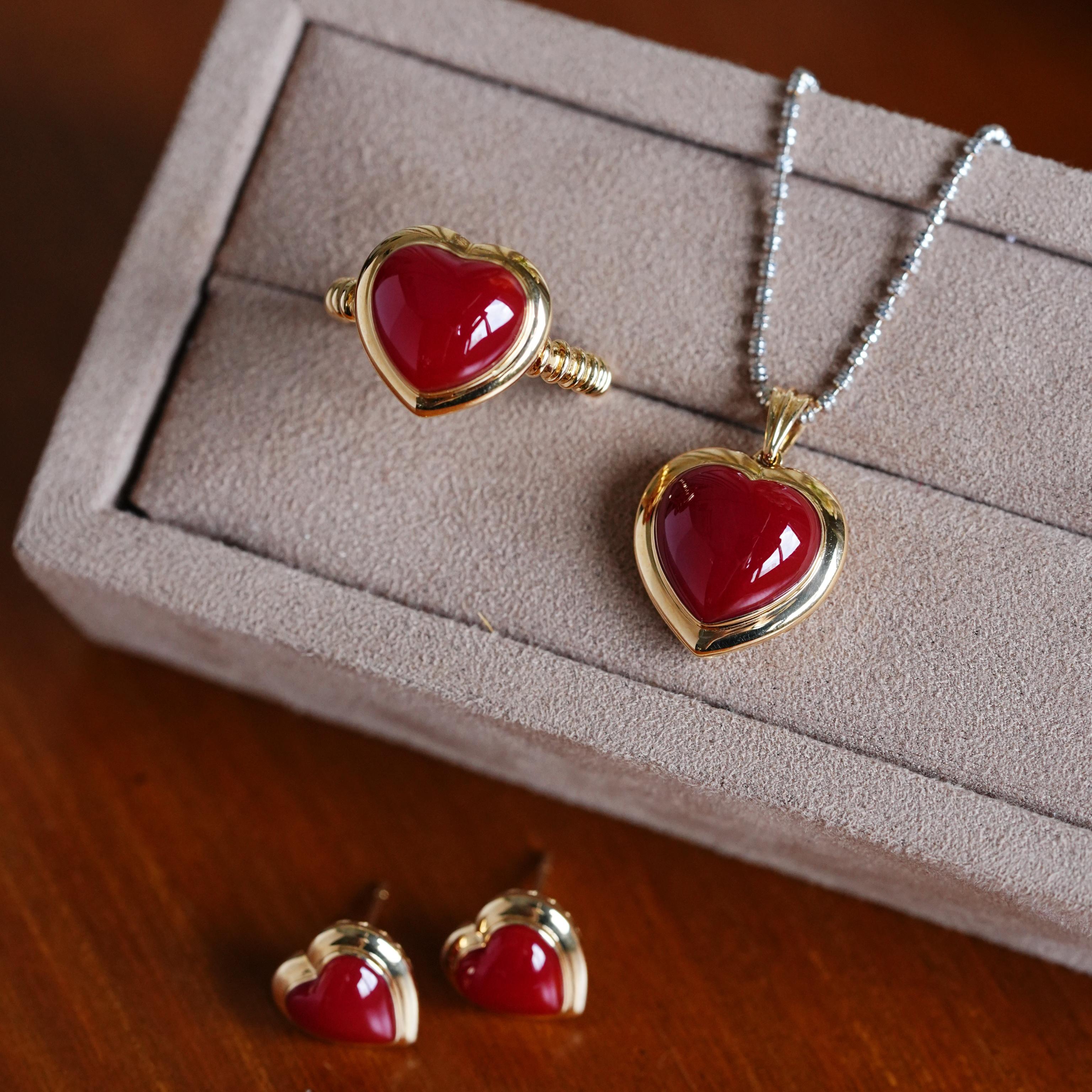 红珊瑚爱心戒指吊坠耳钉珠宝套装18k金镶嵌高端精品情人节送礼物
