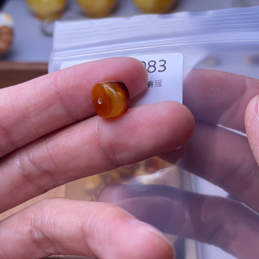 琥珀未镶嵌裸石琥珀