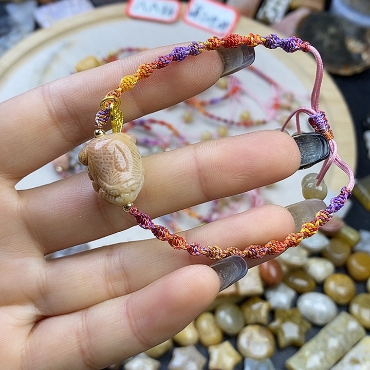 针钠钙石（海纹石）未镶嵌颈饰