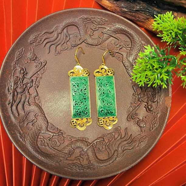雕刻龙牌翡翠耳坠