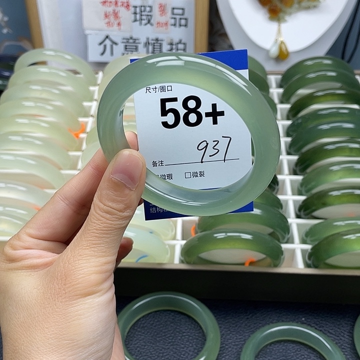 离***秋蛇纹石玉未镶嵌手镯