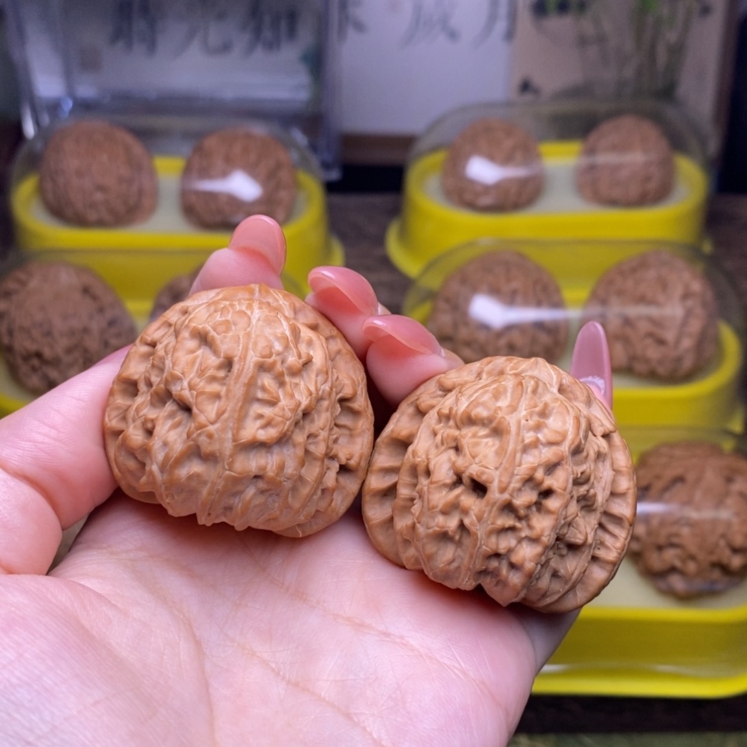 文玩核桃把件Y**S39尺三角白狮子头A17321