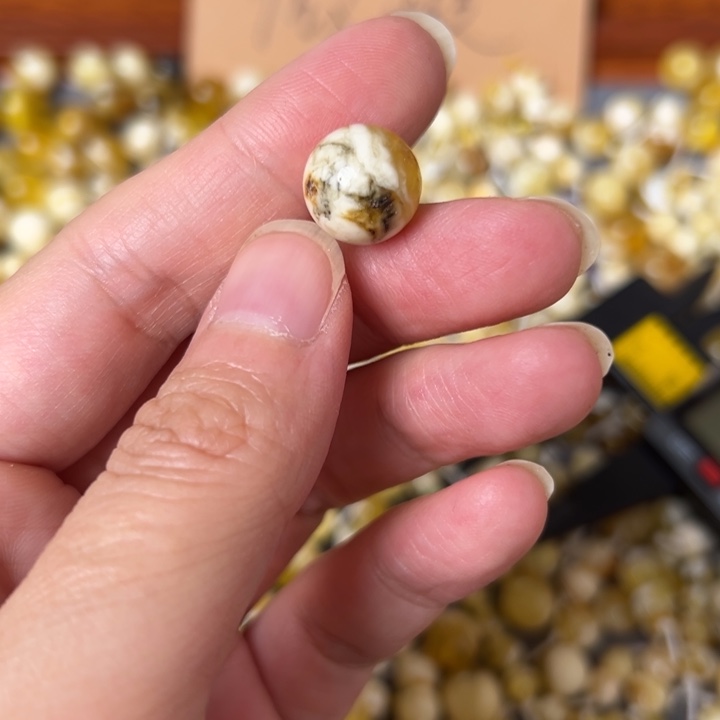 蜜蜡未镶嵌裸石12.1mm一个