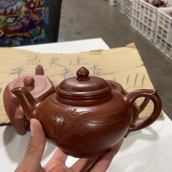 老厂紫砂壶一件。