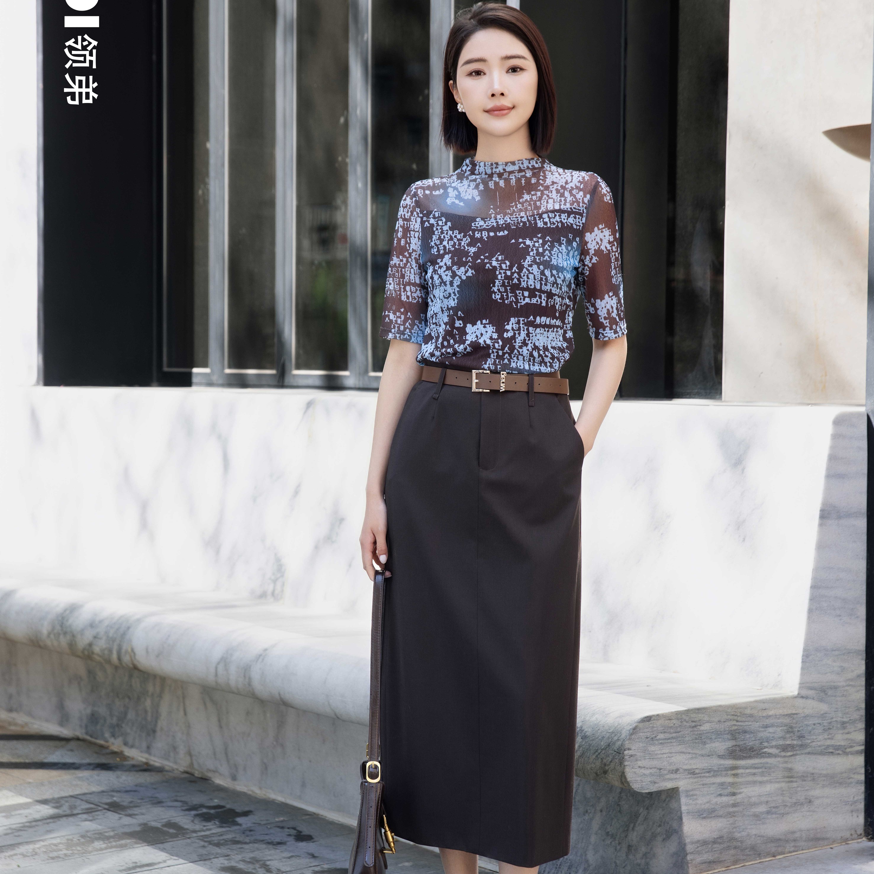 25年秋季中领系带通勤咖底兰花时尚打底衫印花女士