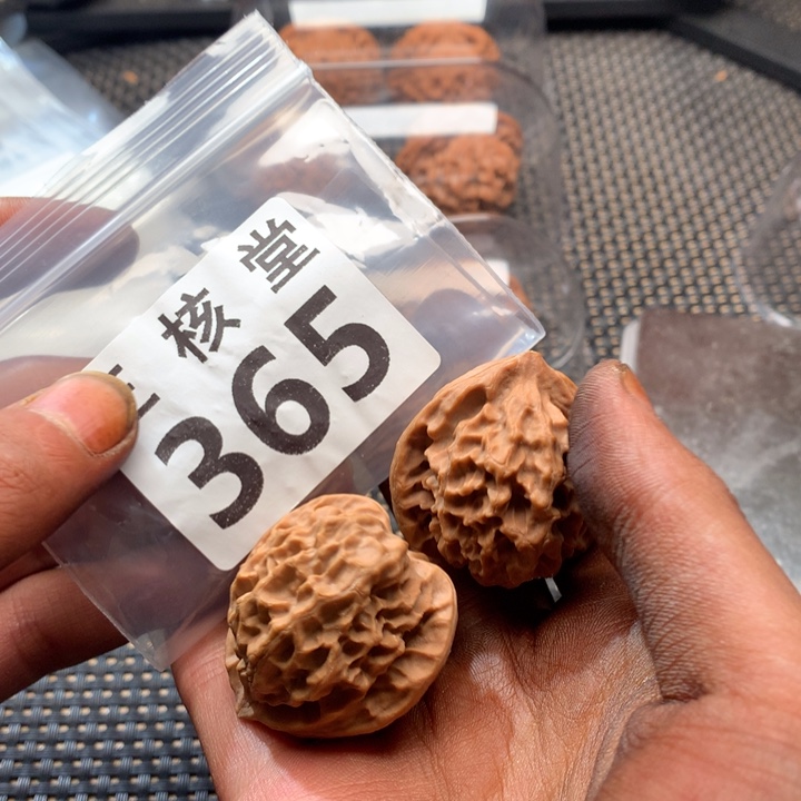 文玩核桃吊坠龙鳞