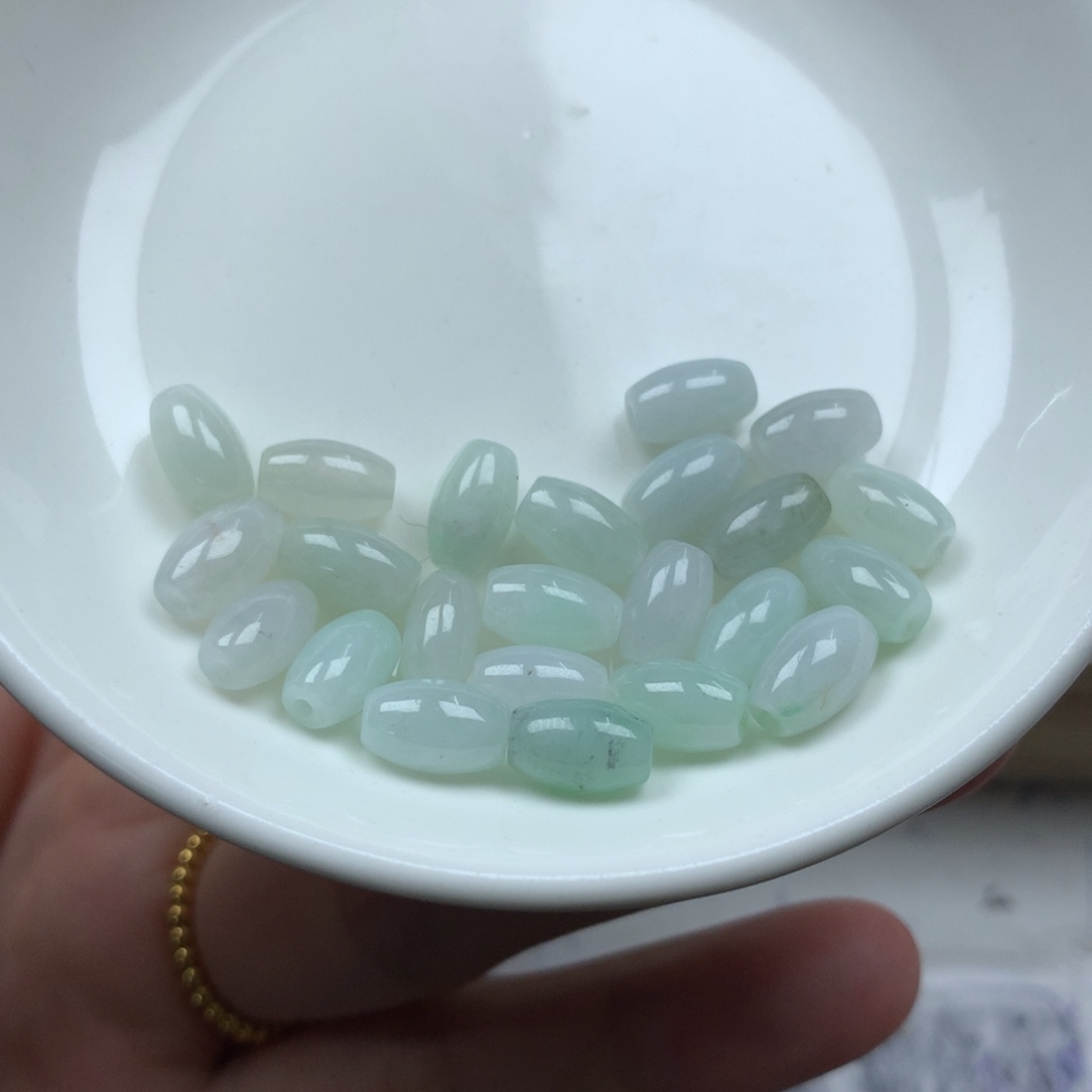 翡翠颈饰未镶嵌卡5✖️8。20➕3颗。单圈 