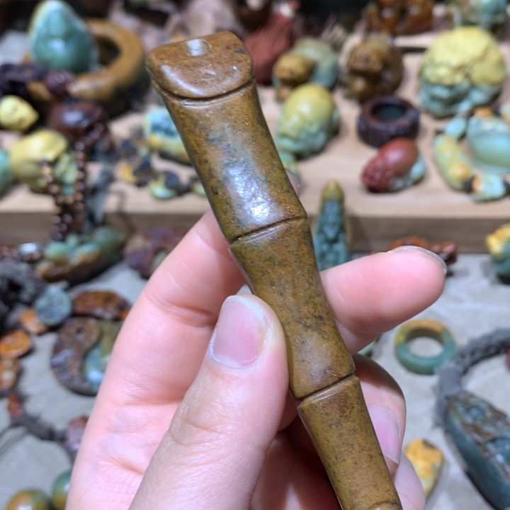 未镶嵌岫岩河磨玉（透闪石质玉）挂件