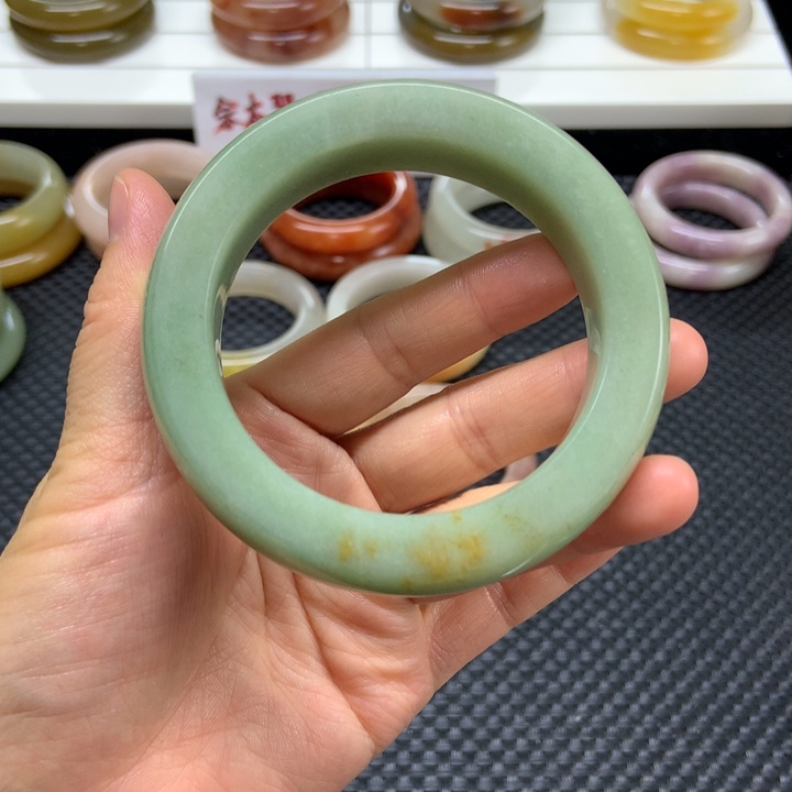 未镶嵌手镯石英质玉