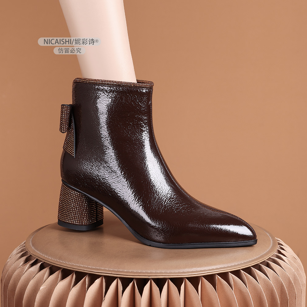 2025年新款法式轻奢时尚百搭气质短靴尖头侧拉链显瘦时装女靴3640