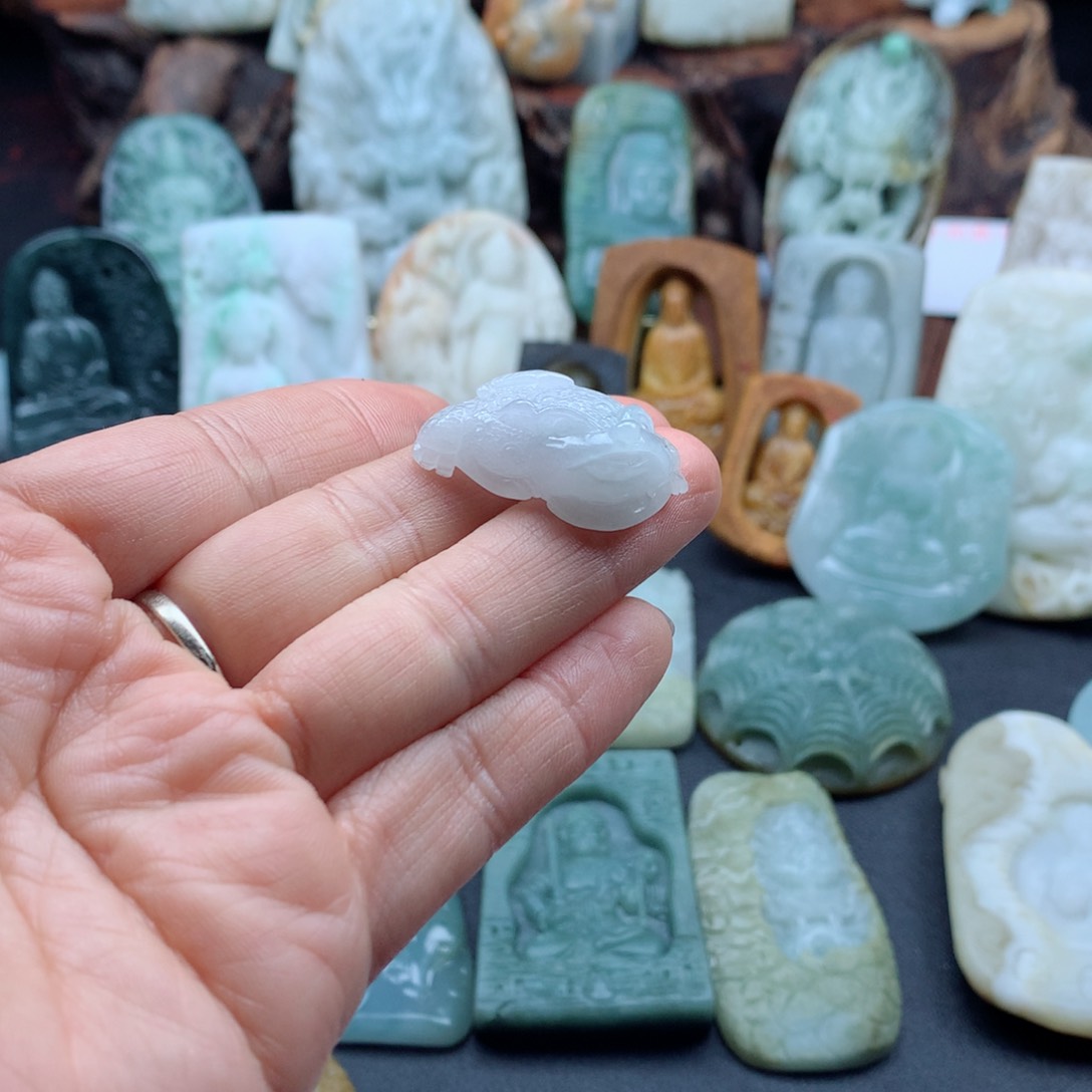 定制翡翠未镶嵌翡翠