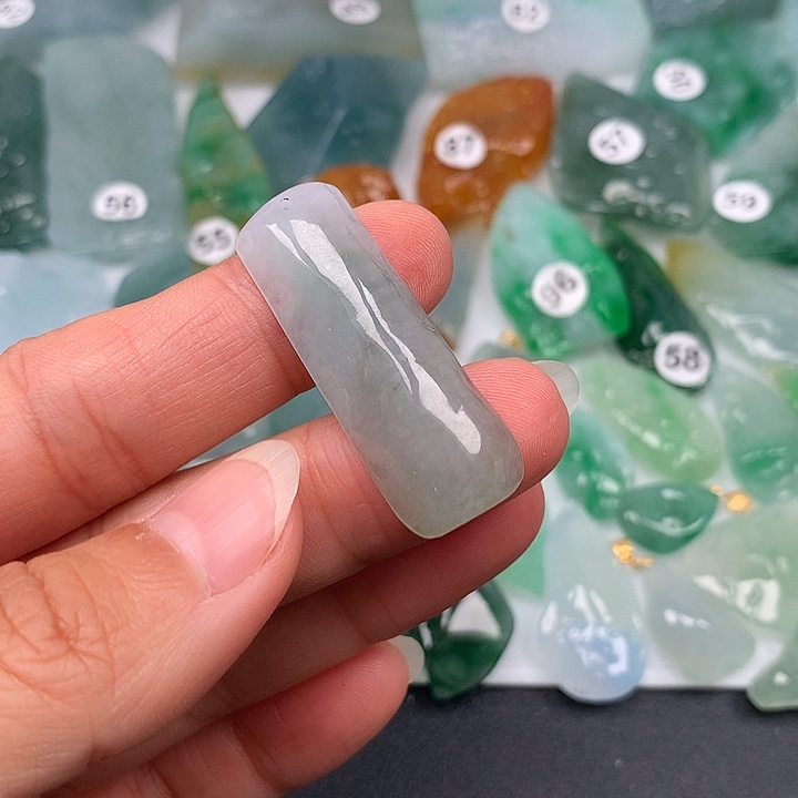 翡翠未镶嵌颈饰随型