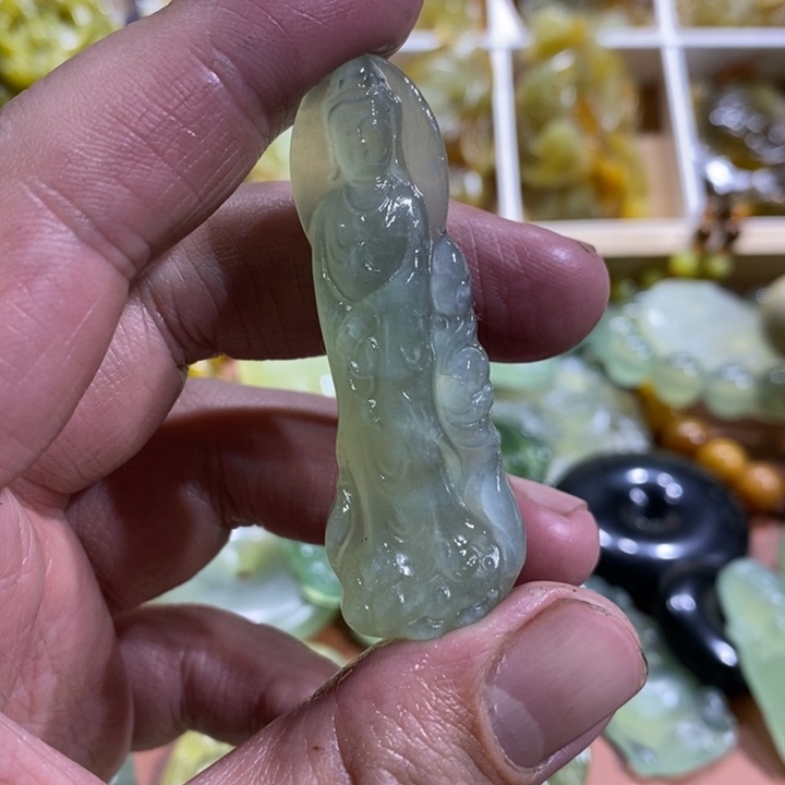 蛇纹石玉颈饰未镶嵌