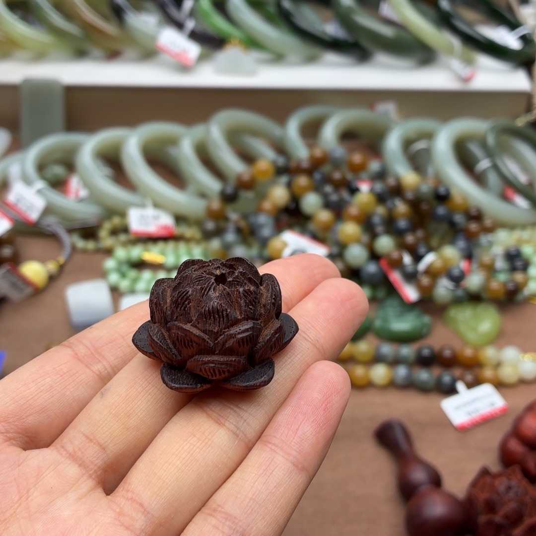 娜***风和田玉未镶嵌颈饰