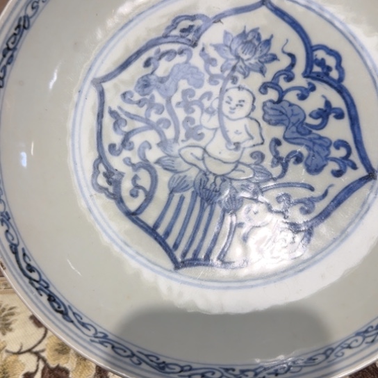 青花瓷器盘子修复件事