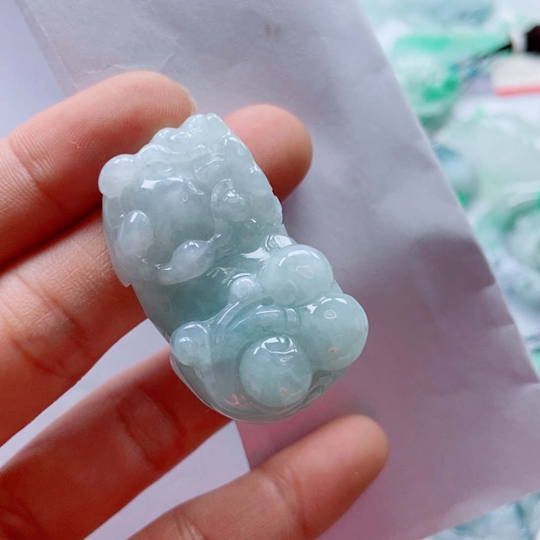 翡翠颈饰未镶嵌茉*花天然