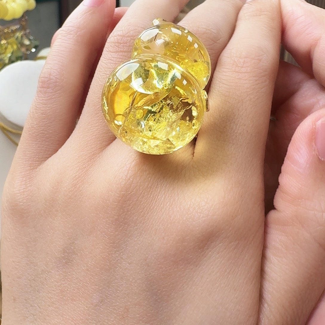 走***儿琥珀未镶嵌颈饰戒指