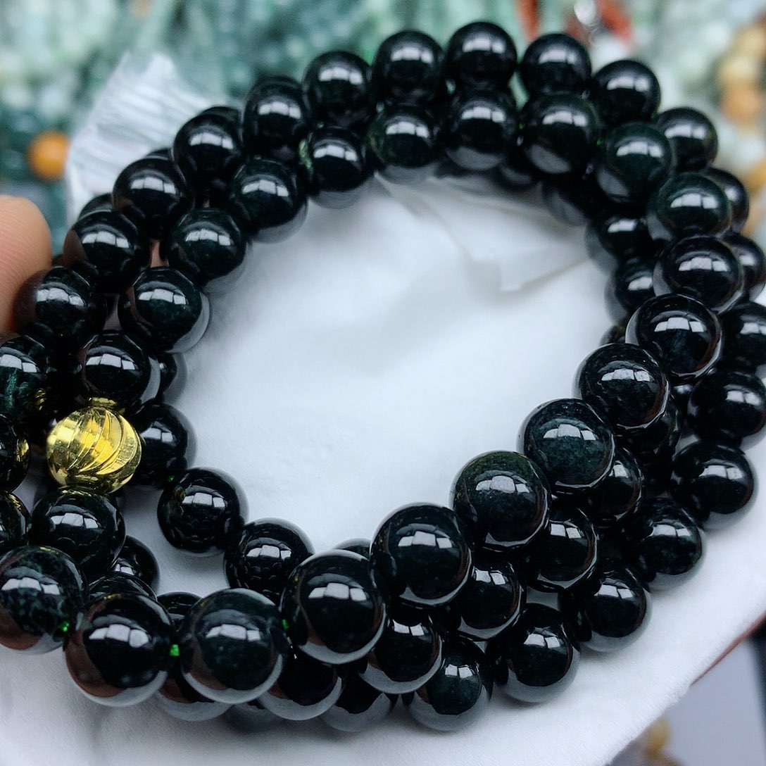 翡翠颈饰未镶嵌珠子