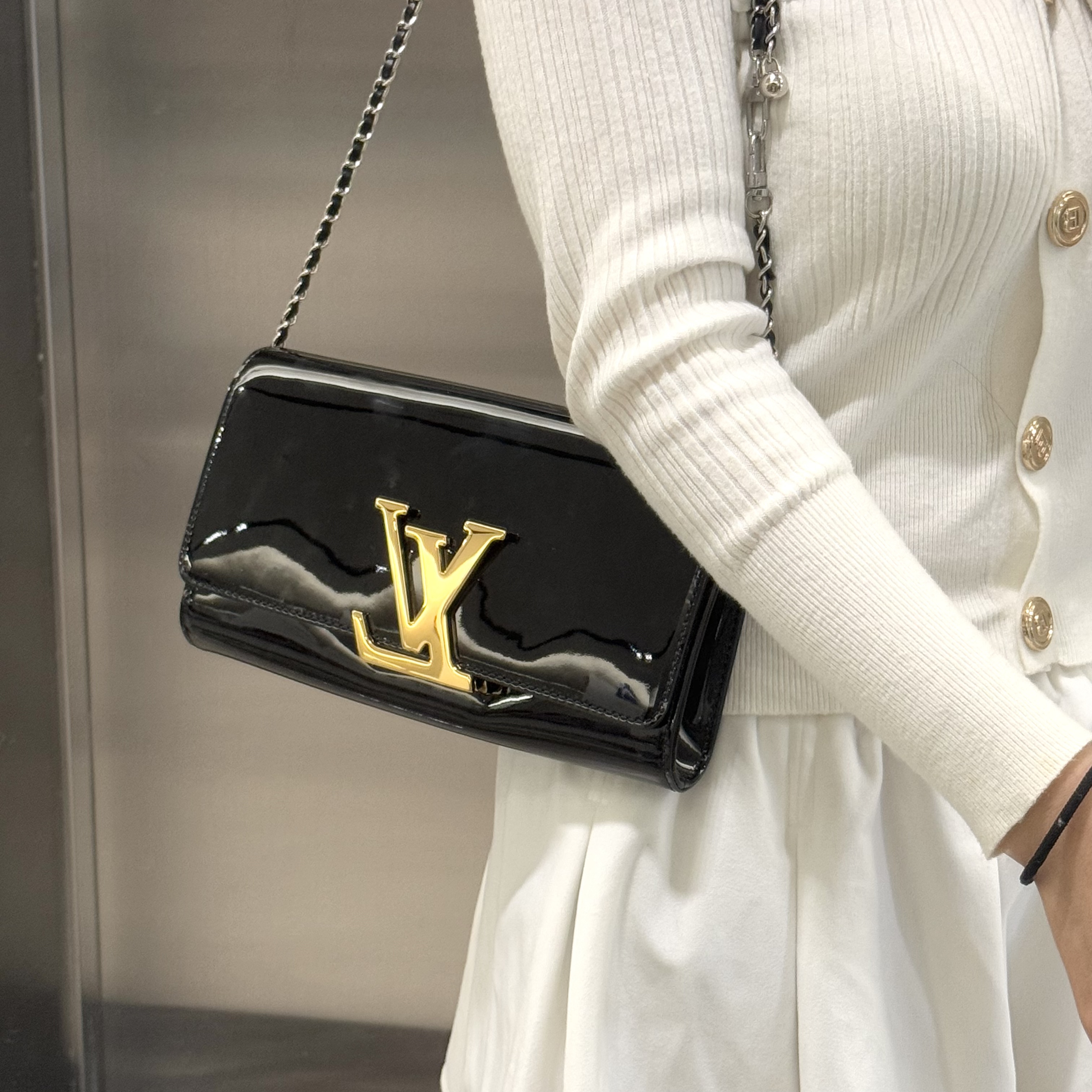 95新 LouisVuitton/路易威登  lv黑金漆皮手拿钱包