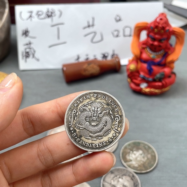 现代一枚工艺摆件