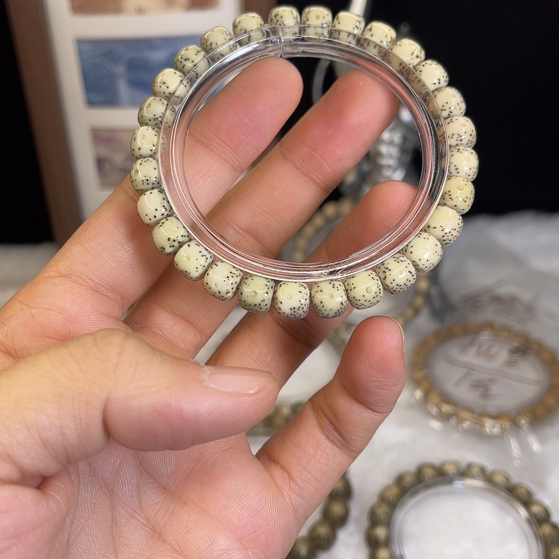 星月菩提手串645 号.  星月菩提.  一物一图.  